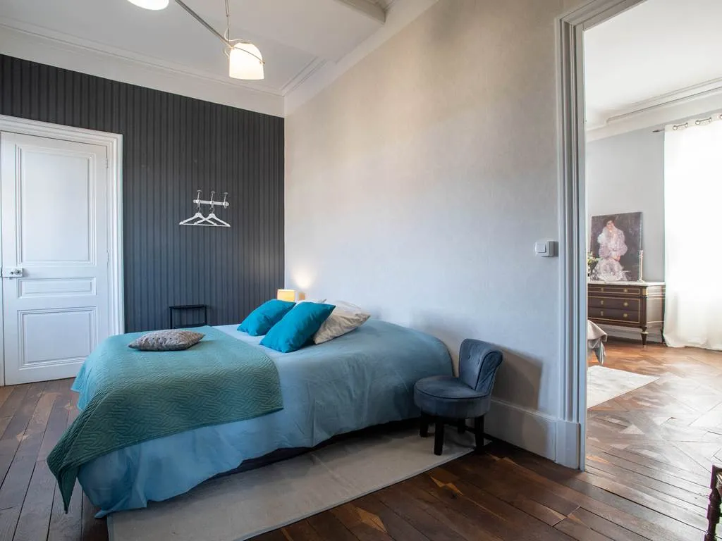 chateaudechatenay39.webp